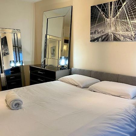 Radiant2 Bedroom Apartment In The Heart Of Harlow Town Ngoại thất bức ảnh