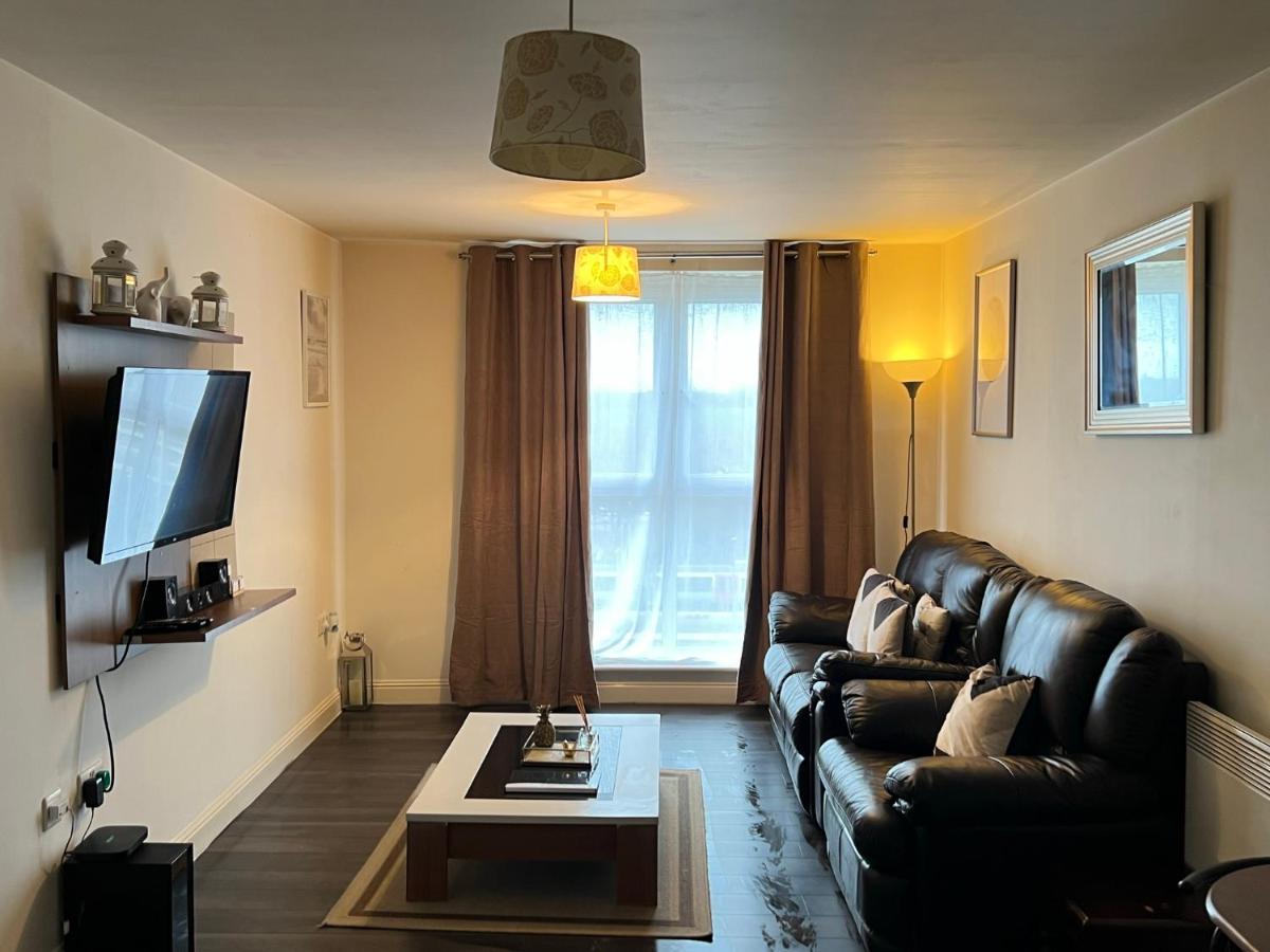 Radiant2 Bedroom Apartment In The Heart Of Harlow Town Ngoại thất bức ảnh
