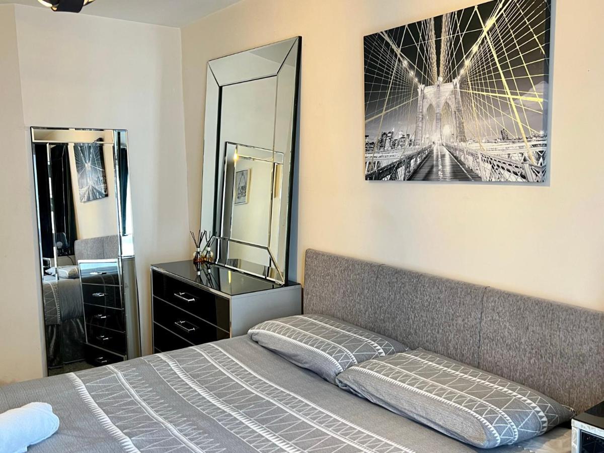 Radiant2 Bedroom Apartment In The Heart Of Harlow Town Ngoại thất bức ảnh