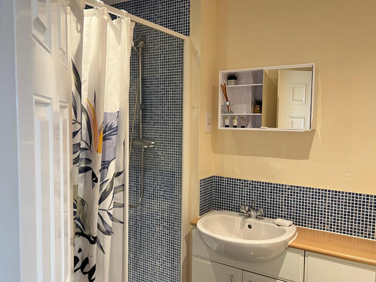 Radiant2 Bedroom Apartment In The Heart Of Harlow Town Ngoại thất bức ảnh