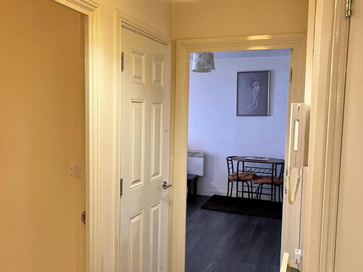 Radiant2 Bedroom Apartment In The Heart Of Harlow Town Ngoại thất bức ảnh